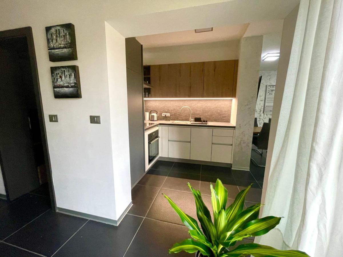 Mega Apartment Prvacina ภายนอก รูปภาพ