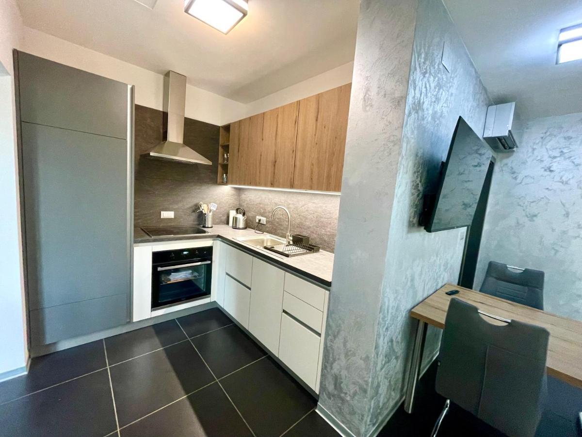Mega Apartment Prvacina ภายนอก รูปภาพ